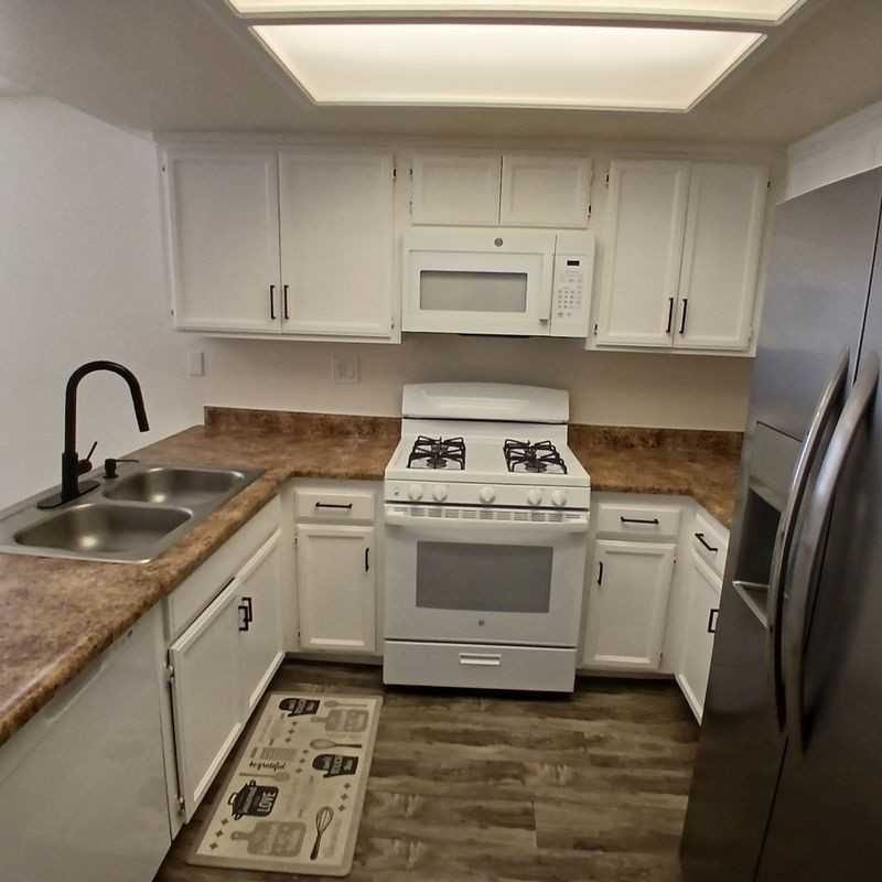 509 E Avenue Q2 Apt B - Photo 4 of 11