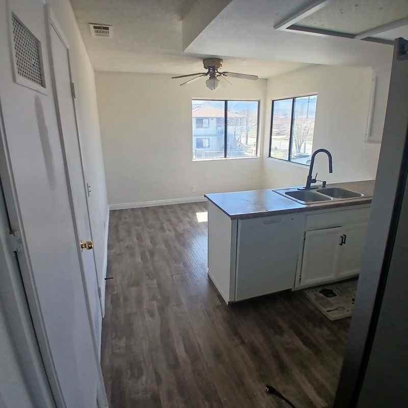 509 E Avenue Q2 Apt B - Photo 5 of 11