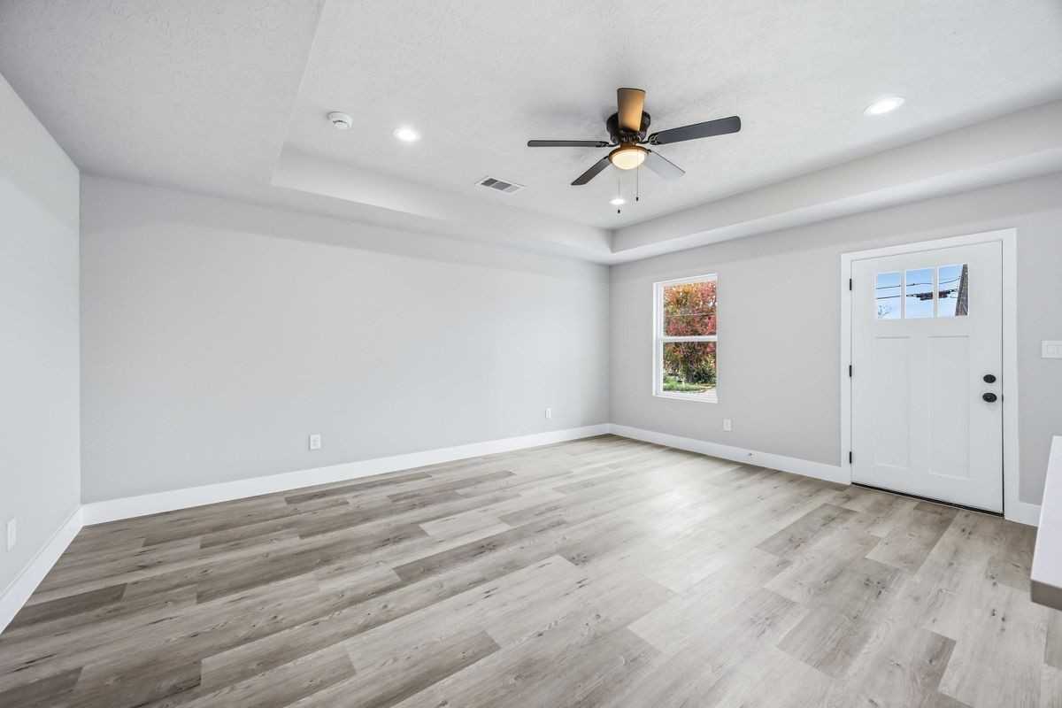 8512 Farqueson St - Photo 2 of 31