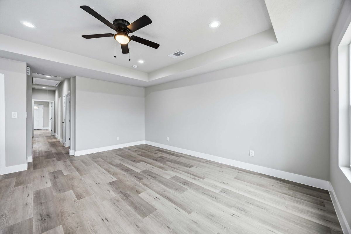 8512 Farqueson St - Photo 3 of 31