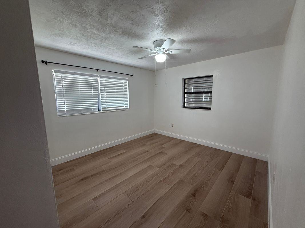 4050 Mount Sterling Ave - Photo 4 of 10