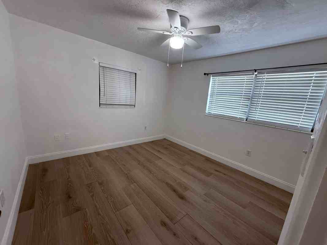 4050 Mount Sterling Ave - Photo 7 of 10