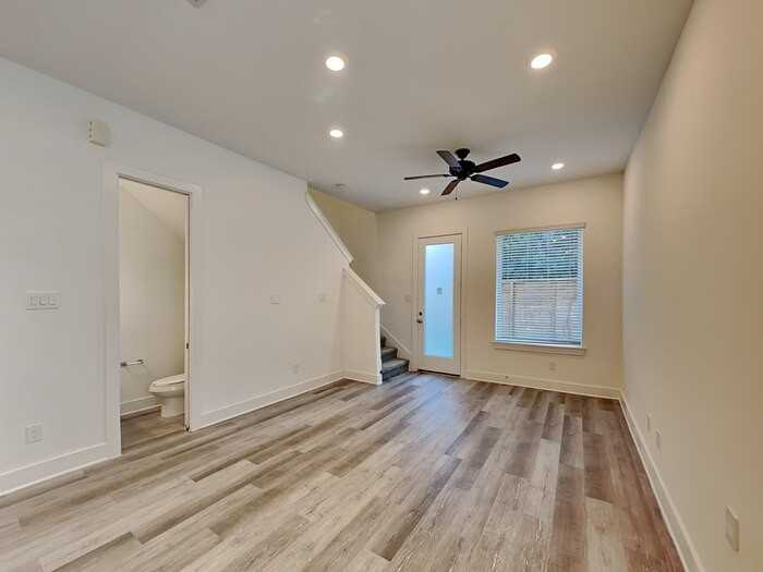 221 Oriole St - Photo 4 of 19