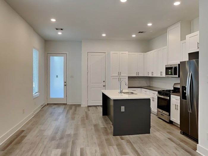 221 Oriole St - Photo 5 of 19