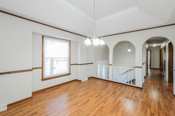 204 N Woodson Dr - Photo 3 of 8