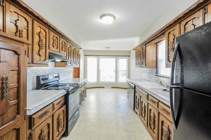 204 N Woodson Dr - Photo 4 of 8