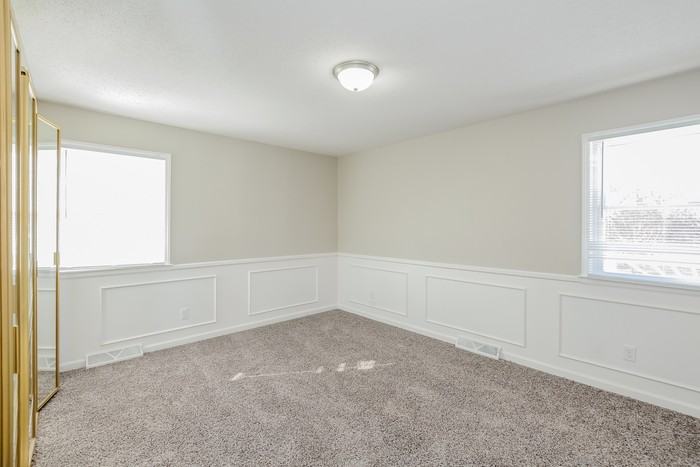 204 N Woodson Dr - Photo 5 of 8