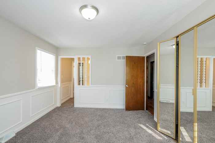 204 N Woodson Dr - Photo 6 of 8