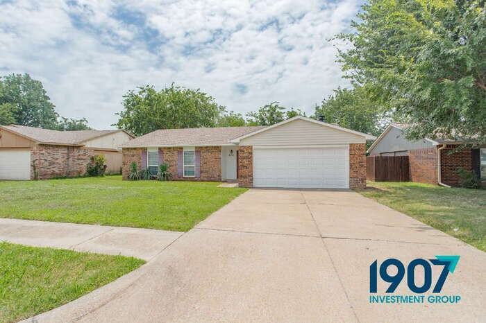 2116 Memphis Dr - Photo 3 of 24