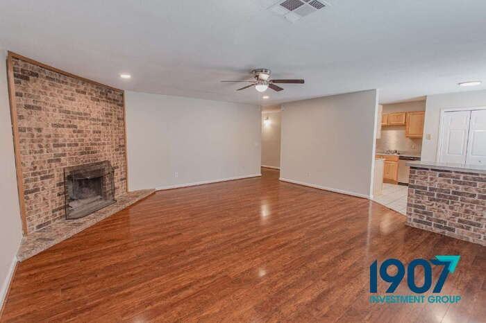 2116 Memphis Dr - Photo 5 of 24