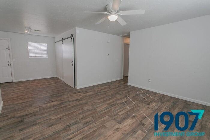 217 W 9th St - Photo 6 of 33