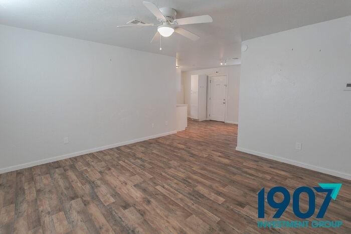 217 W 9th St - Photo 7 of 33