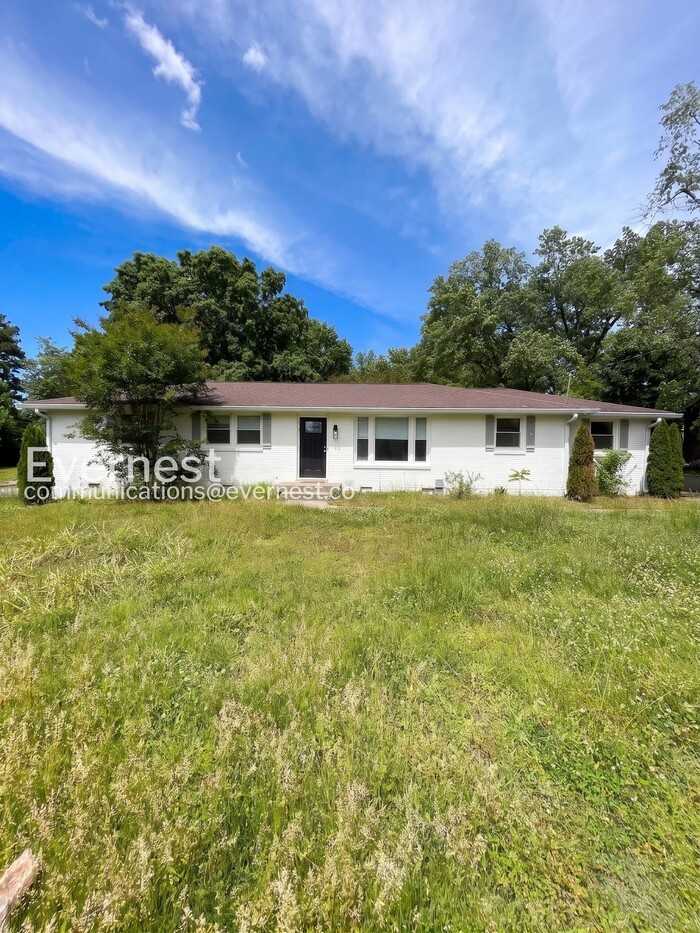 109 Shirley Dr - Photo 2 of 29