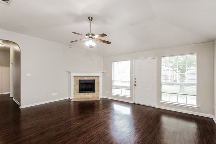 1618 Allen Dr - Photo 4 of 16