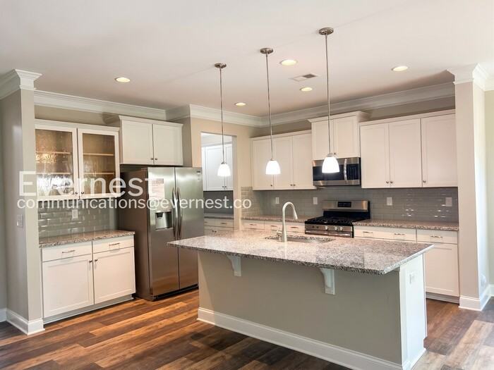 1025 Burton Point Ct - Photo 3 of 33