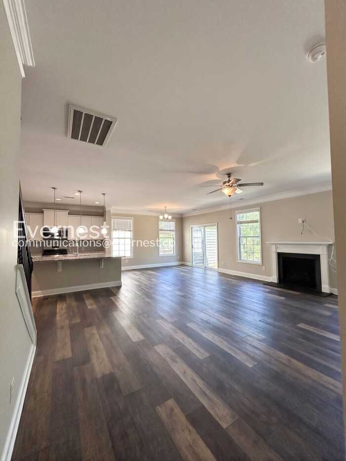 1025 Burton Point Ct - Photo 5 of 33