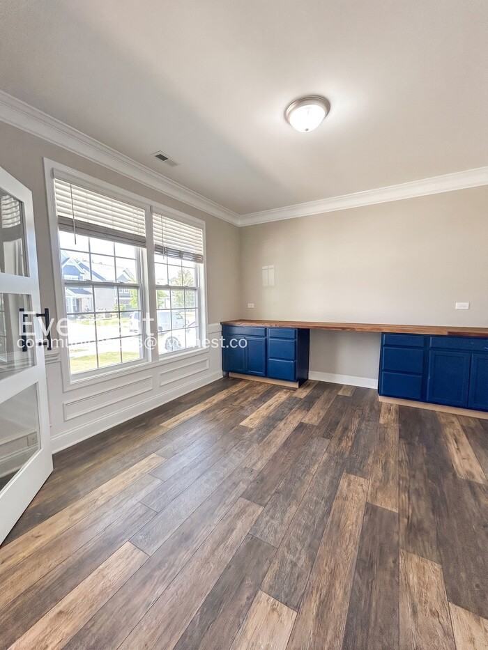 1025 Burton Point Ct - Photo 6 of 33