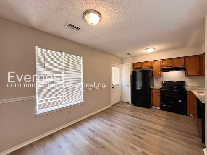 5565 Chapel Hill Dr - Photo 6 of 23