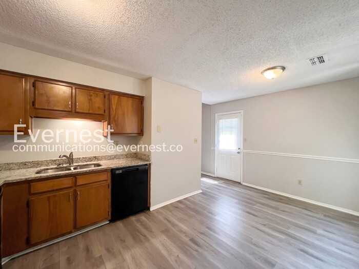 5565 Chapel Hill Dr - Photo 7 of 23