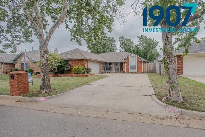 3017 Sw 92nd St - Photo 3 of 31