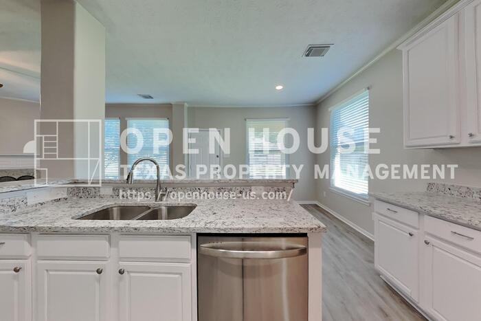 17903 Timber Crossing Ln - Photo 5 of 21