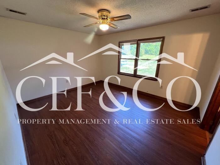 123 Lacey Ln - Photo 5 of 17
