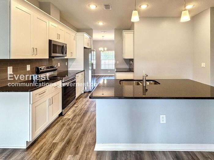5575 113th St - Photo 3 of 24