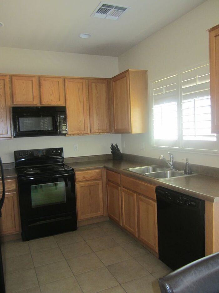1631 W Blue Horizon St - Photo 3 of 26