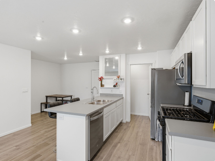 1796 N Blue Iris Ave - Photo 4 of 28