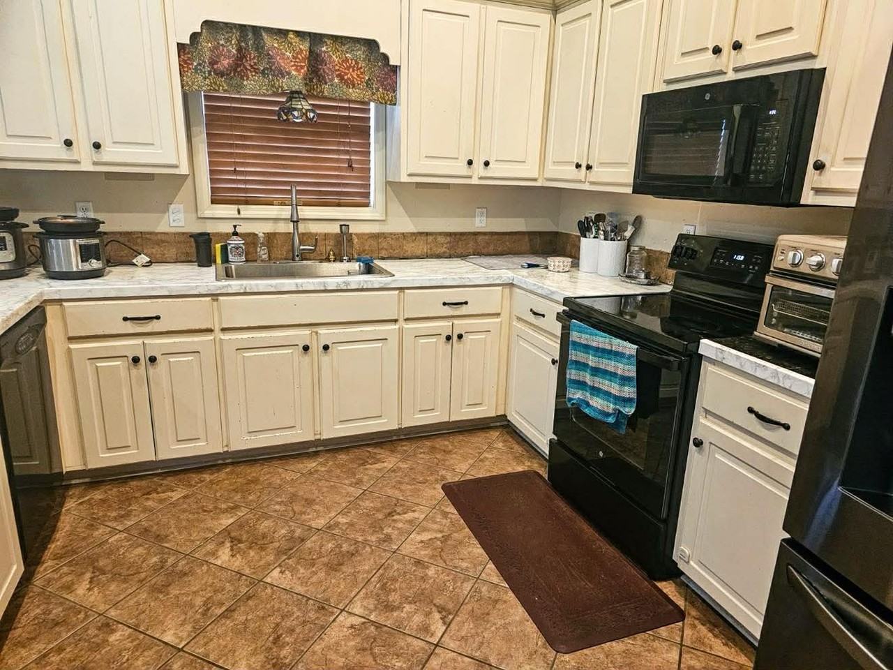 128 Breckenridge Dr #NA - Photo 7 of 16