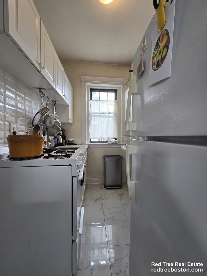 1560 Commonwealth Ave #8 - Photo 3 of 8