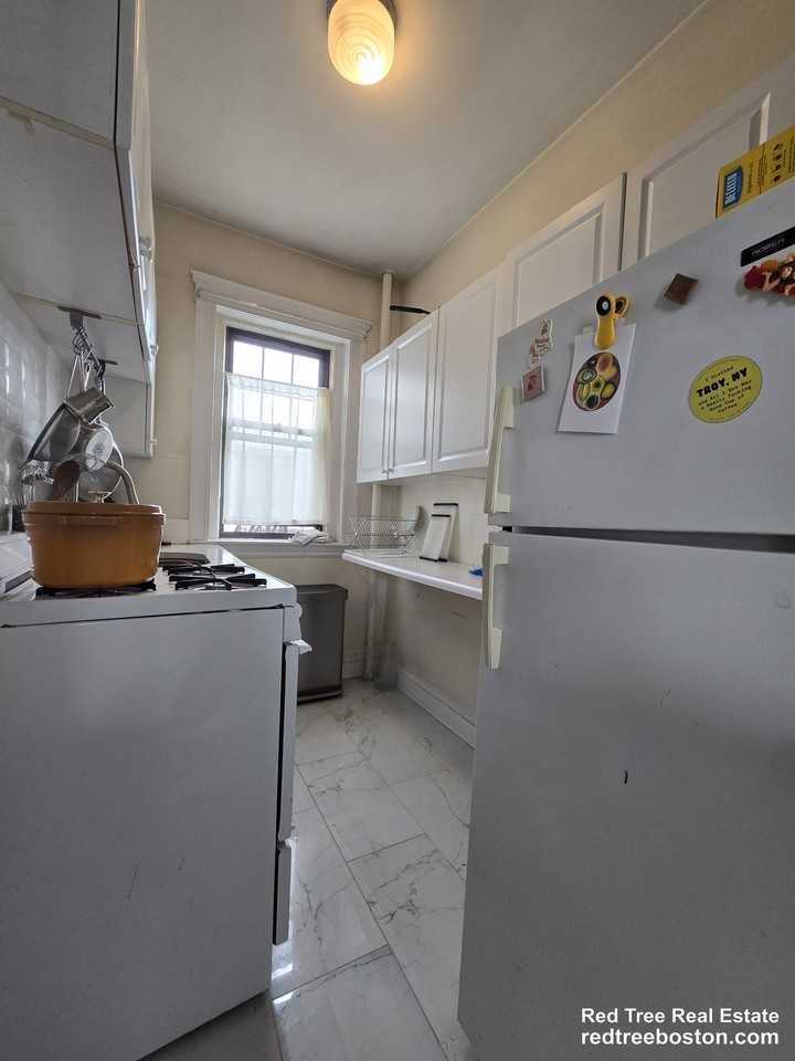 1560 Commonwealth Ave #8 - Photo 4 of 8