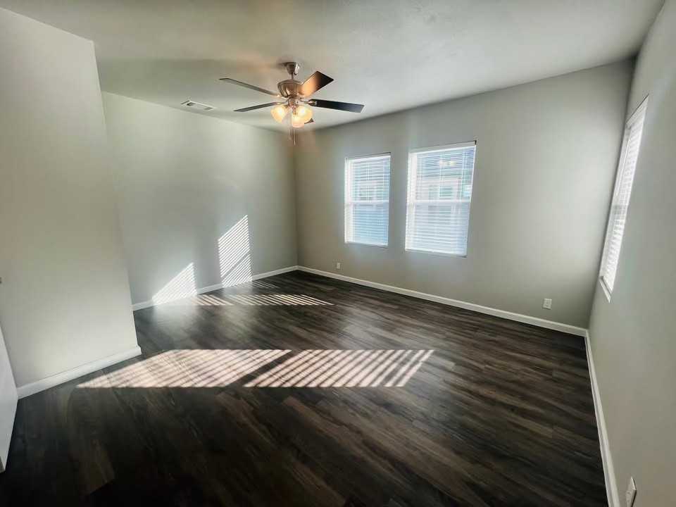 822 W Fischer St #NA - Photo 6 of 9