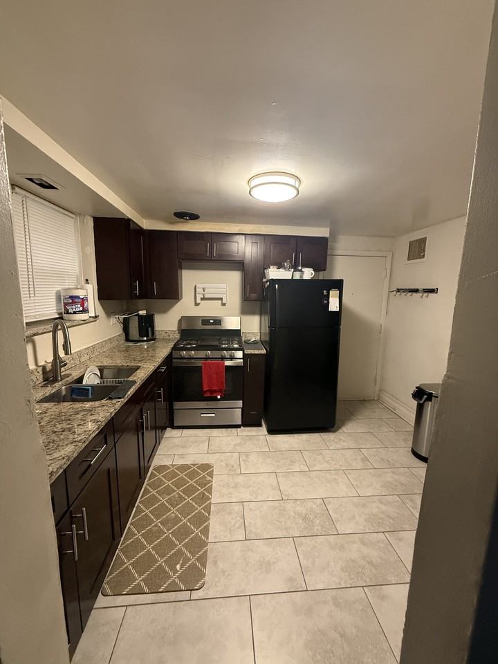 6637 N California Ave - Photo 2 of 5