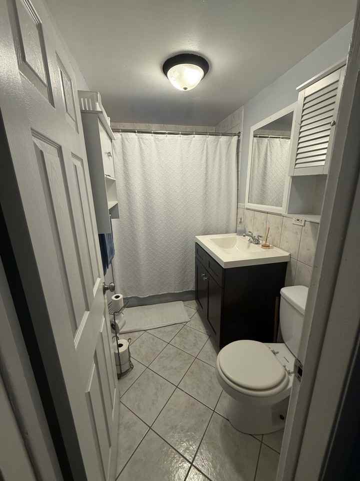 6637 N California Ave - Photo 3 of 5