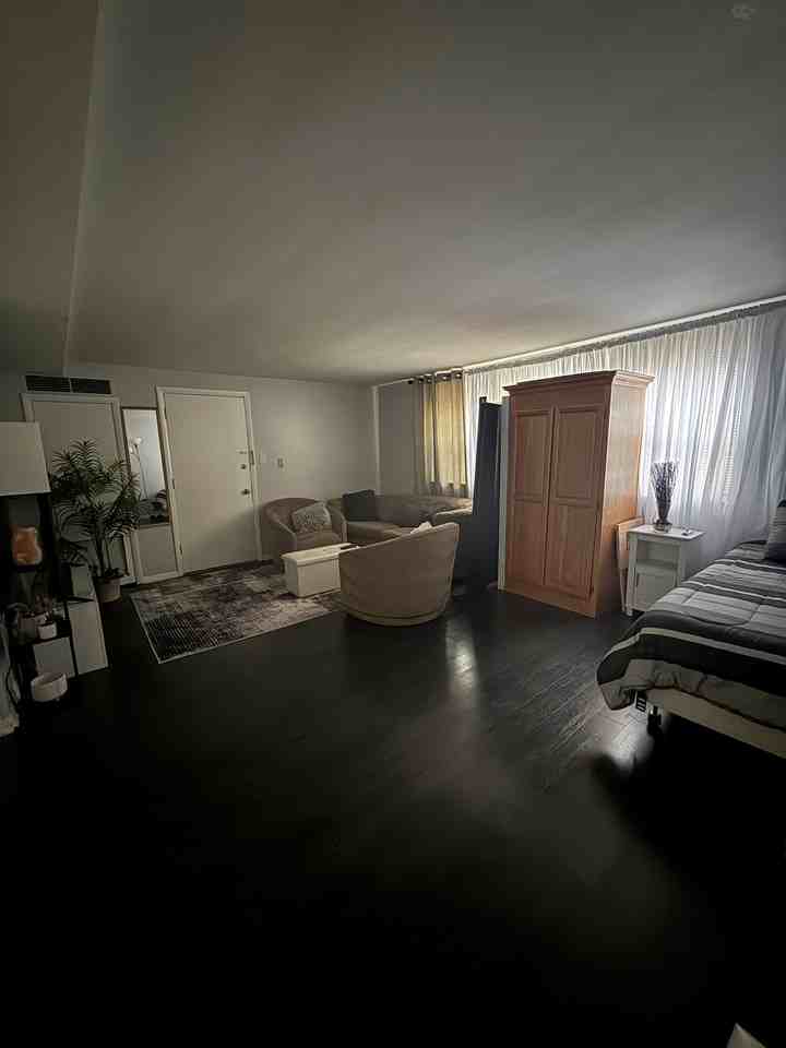 6637 N California Ave - Photo 4 of 5