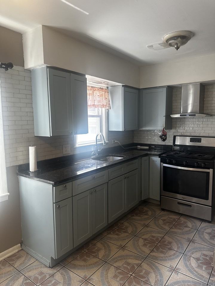 452 N Springfield Ave #1 - Photo 2 of 7