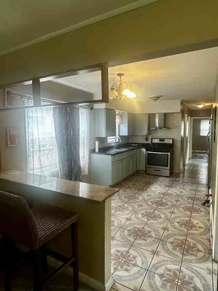 452 N Springfield Ave #1 - Photo 3 of 7