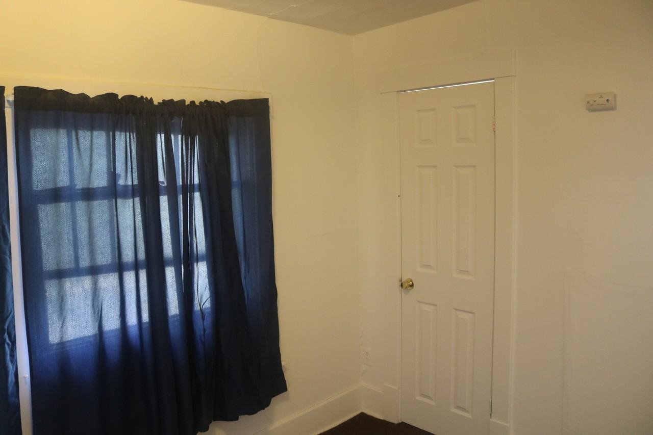 716 E 4th Ave #10 - Photo 4 of 21