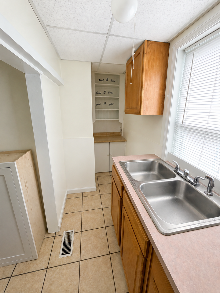718 Dyer Ave - Photo 2 of 12