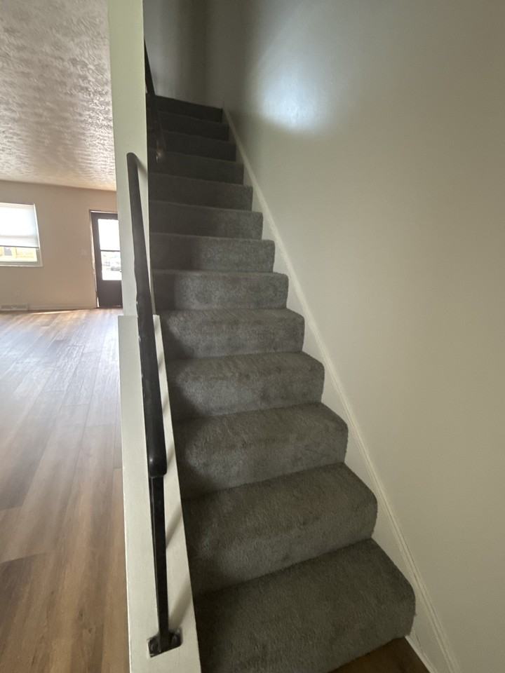 143 E Overdale Dr #C - Photo 2 of 9
