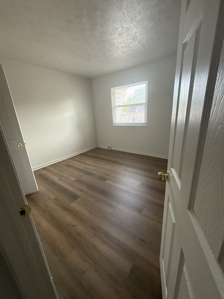 143 E Overdale Dr #C - Photo 3 of 9