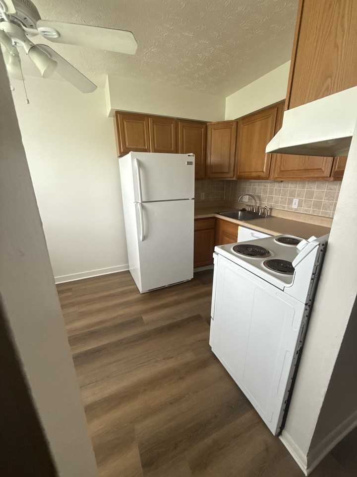 143 E Overdale Dr #C - Photo 5 of 9