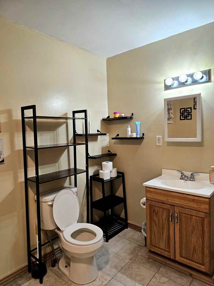 1253 W Arch St #NA - Photo 2 of 7