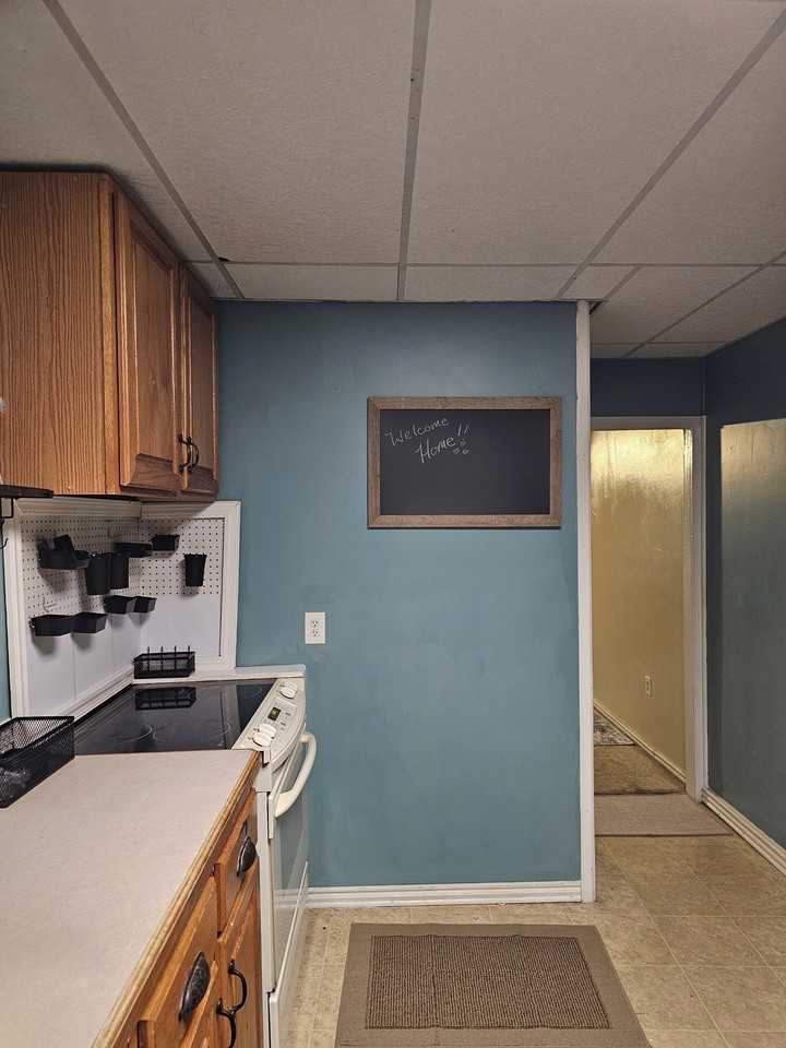 1253 W Arch St #NA - Photo 4 of 7