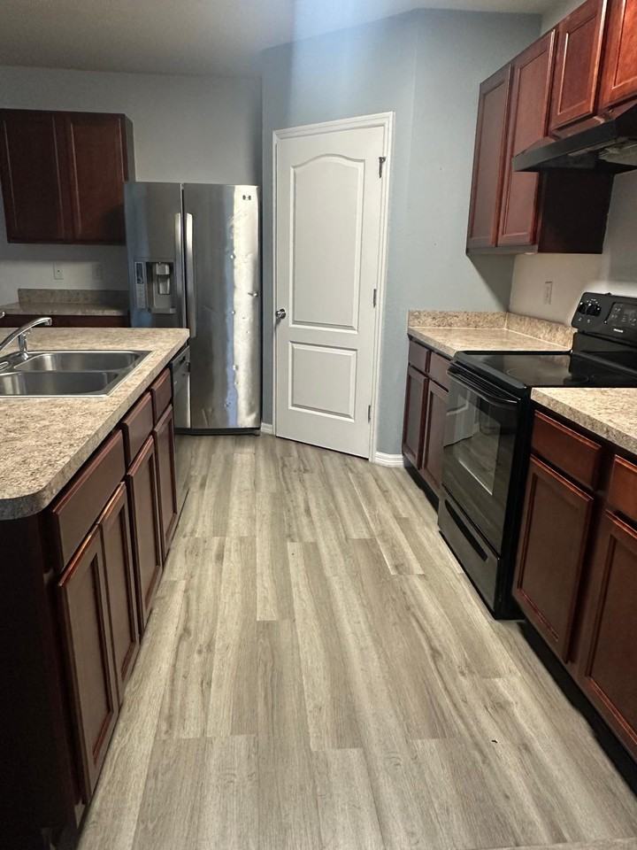 881 Lake Cummings Blvd #NA - Photo 4 of 39