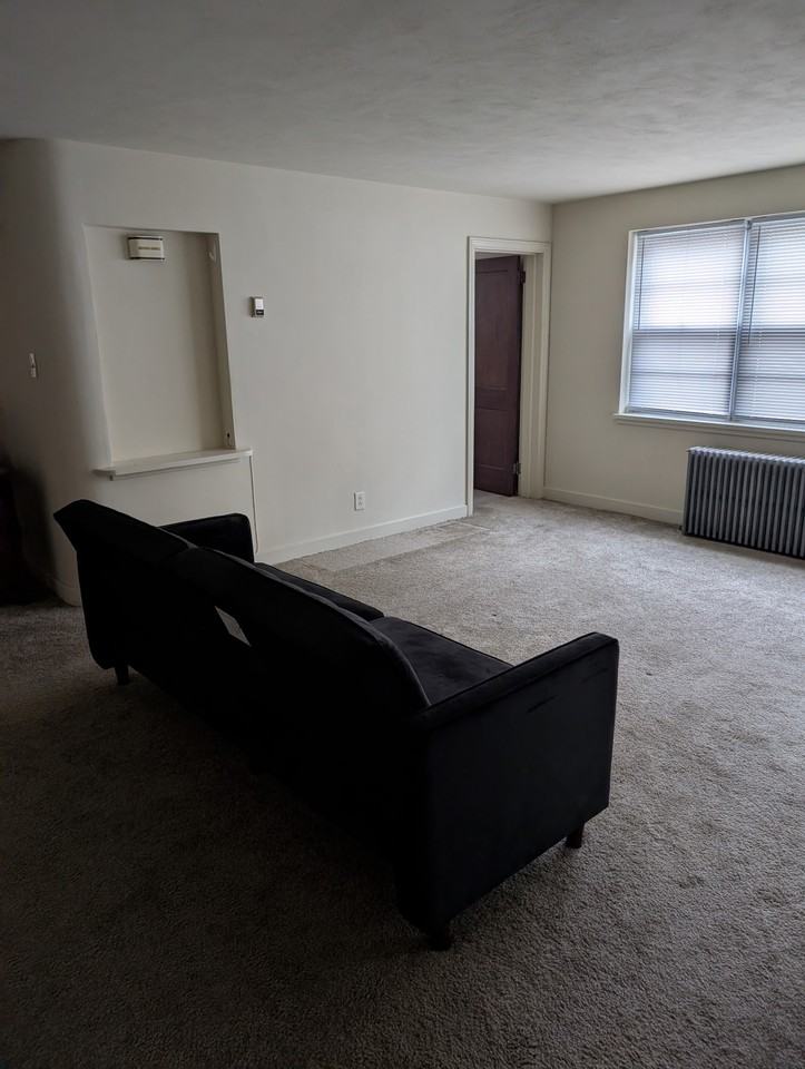 411 S High St #5 - Photo 3 of 8