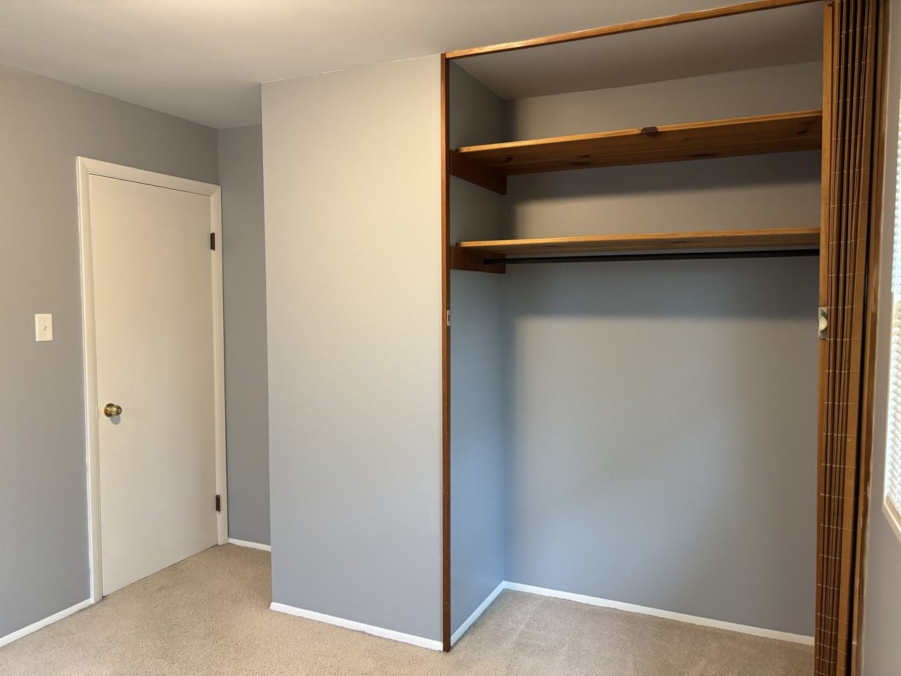 374 Raritan Dr #NA - Photo 4 of 5