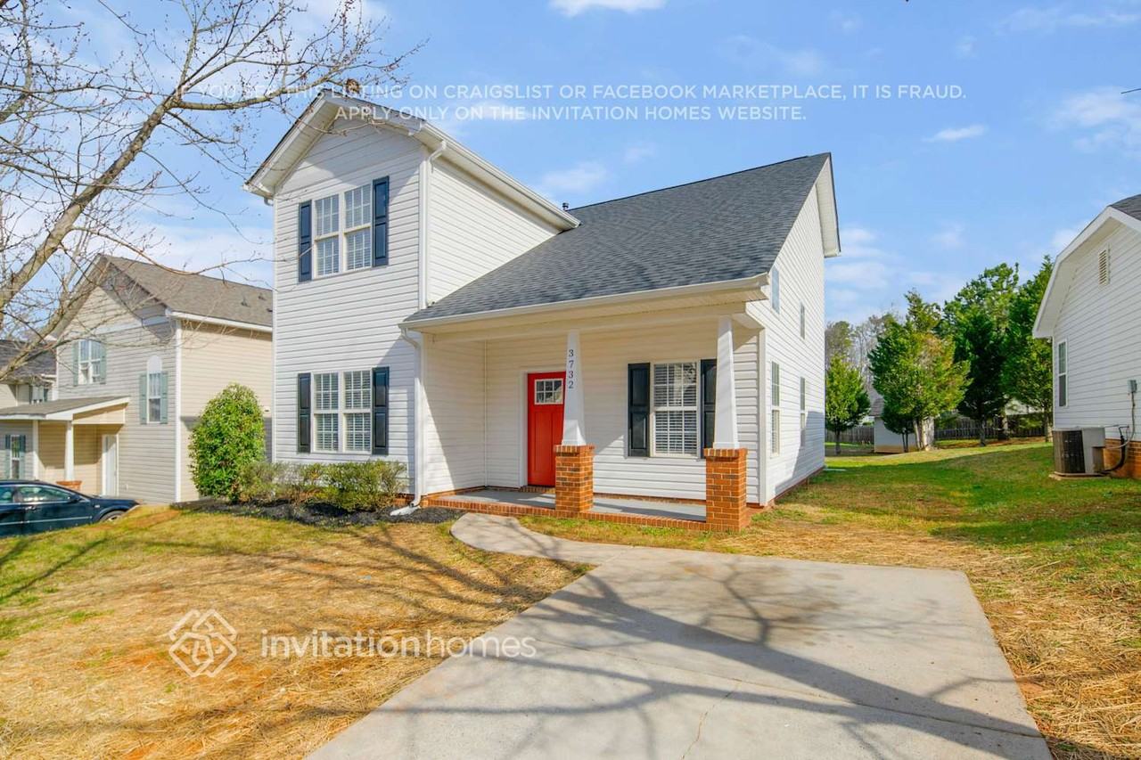 3732 Bullard St - Photo 3 of 30