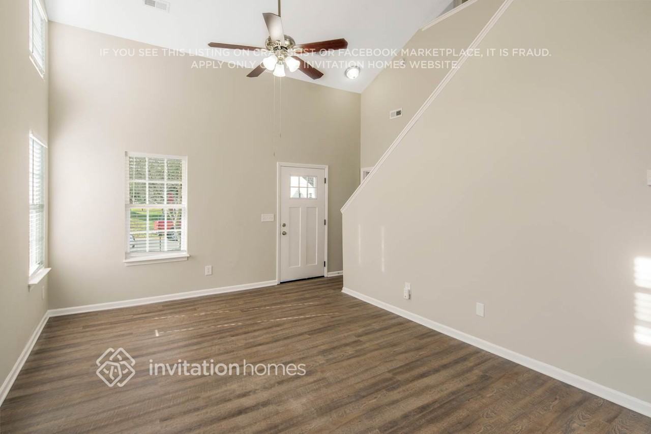 3732 Bullard St - Photo 4 of 30
